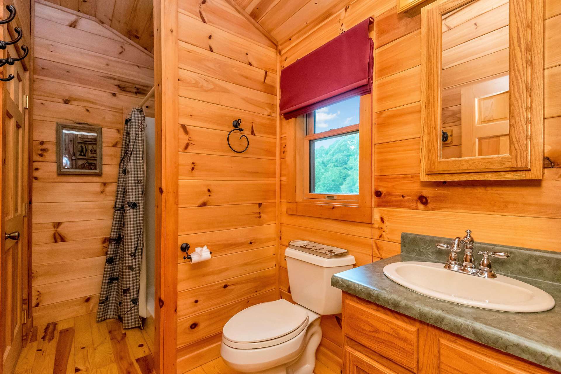 A full bath in the loft area ensures this space is accommodating for both guests and residents.